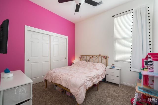 8112 Falls Court, Bakersfield, CA 93312