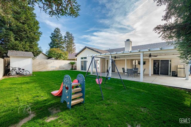 8112 Falls Court, Bakersfield, CA 93312