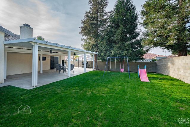8112 Falls Court, Bakersfield, CA 93312