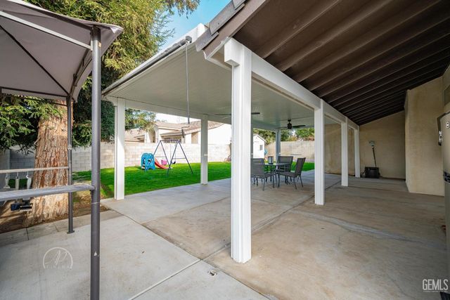 8112 Falls Court, Bakersfield, CA 93312