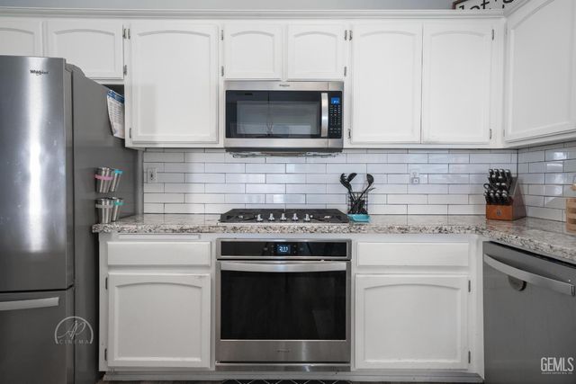 8112 Falls Court, Bakersfield, CA 93312