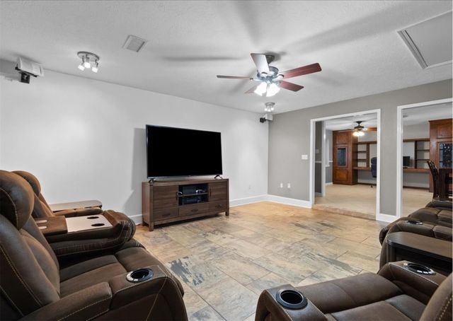 733 Yale Lane Lane, Deer Park, TX 77536