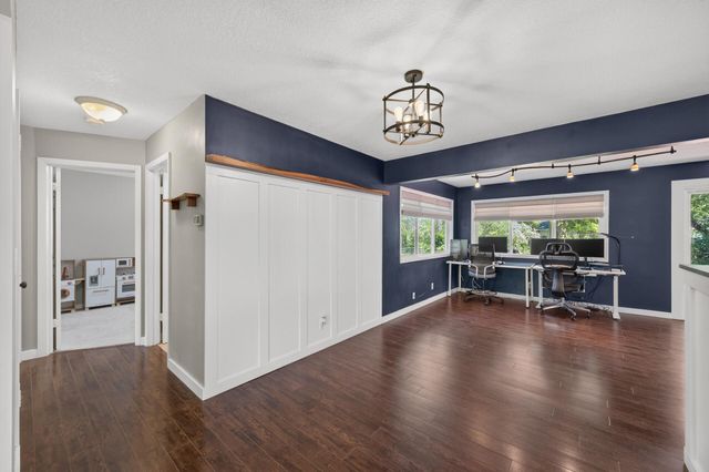 211 92nd Avenue NE, Blaine, MN 55434