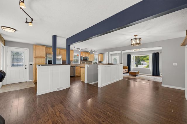 211 92nd Avenue NE, Blaine, MN 55434