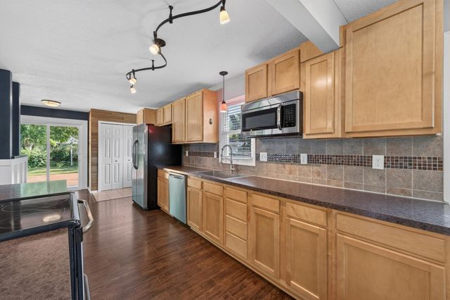 211 92nd Avenue NE, Blaine, MN 55434