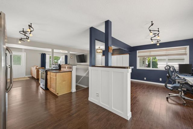 211 92nd Avenue NE, Blaine, MN 55434