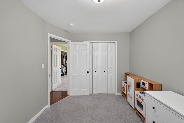 211 92nd Avenue NE, Blaine, MN 55434