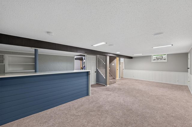 211 92nd Avenue NE, Blaine, MN 55434