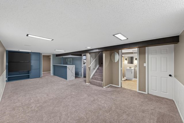 211 92nd Avenue NE, Blaine, MN 55434