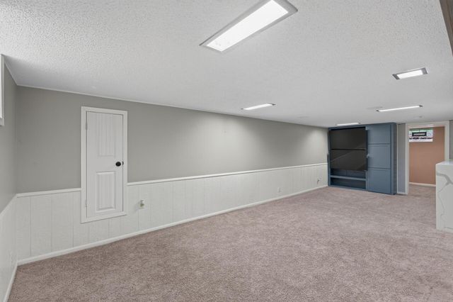 211 92nd Avenue NE, Blaine, MN 55434