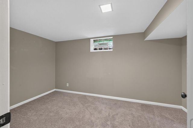 211 92nd Avenue NE, Blaine, MN 55434