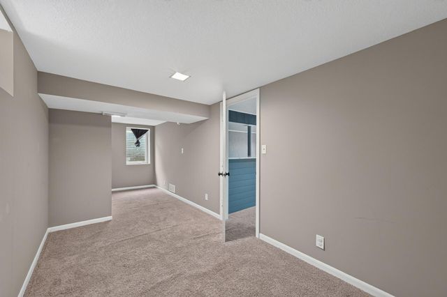 211 92nd Avenue NE, Blaine, MN 55434