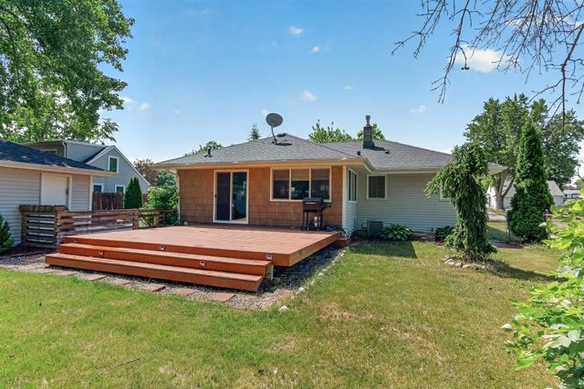 211 92nd Avenue NE, Blaine, MN 55434