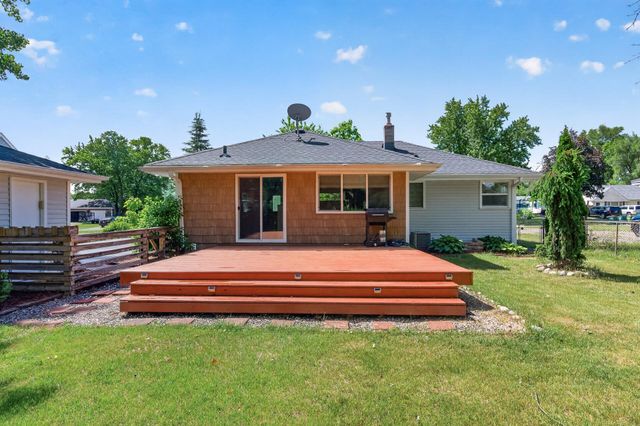 211 92nd Avenue NE, Blaine, MN 55434