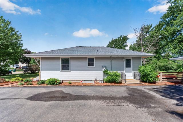 211 92nd Avenue NE, Blaine, MN 55434