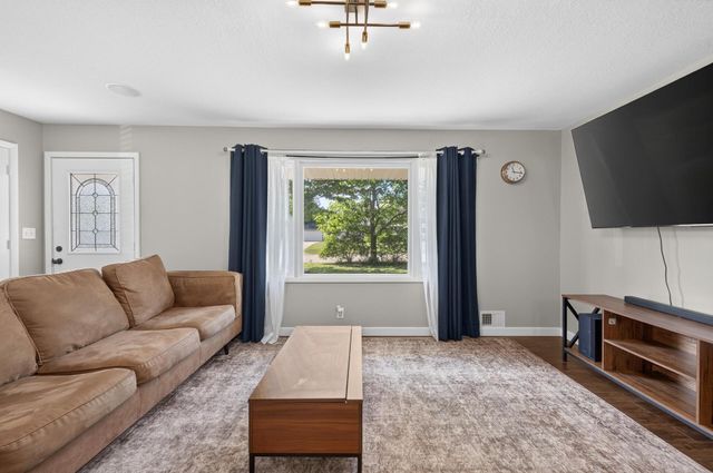 211 92nd Avenue NE, Blaine, MN 55434