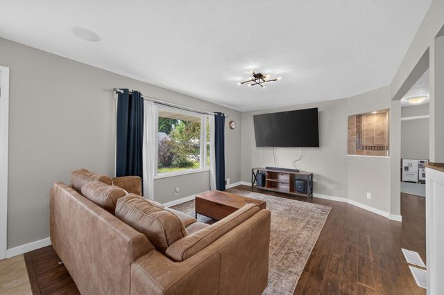 211 92nd Avenue NE, Blaine, MN 55434