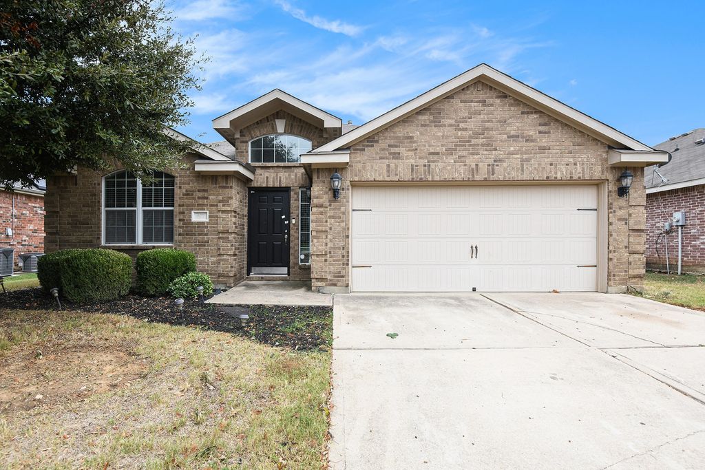 677 Rapid Way, Crowley, TX 76036