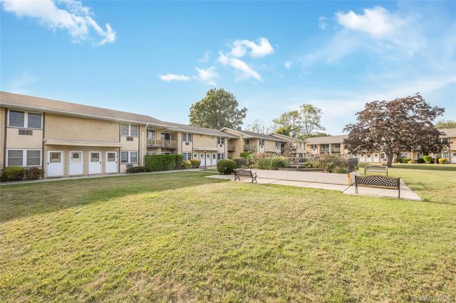 700 Broadway 5, Amityville, NY 11701