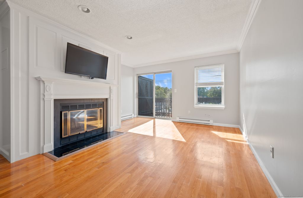 140 Kane Street APT D4, West Hartford, CT 06119