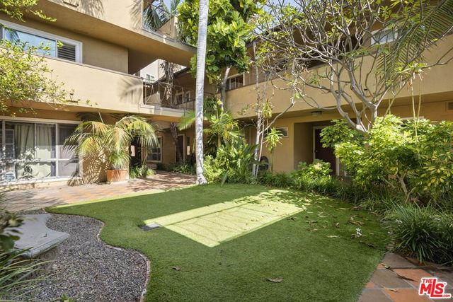 970 Palm Avenue 218, West Hollywood, CA 90069