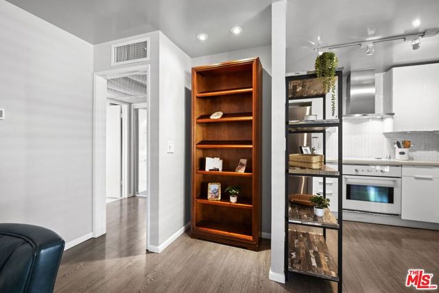 970 Palm Avenue 218, West Hollywood, CA 90069