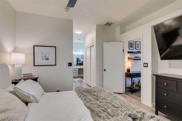 7221 Scenic Desert Court, Las Vegas, NV 89131