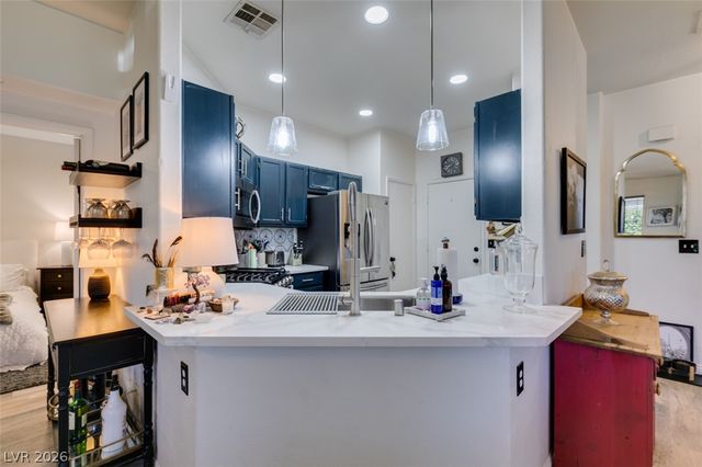 7221 Scenic Desert Court, Las Vegas, NV 89131