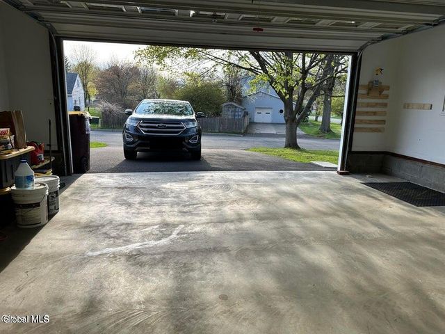 31 Point View Drive, East Greenbush, NY 12061