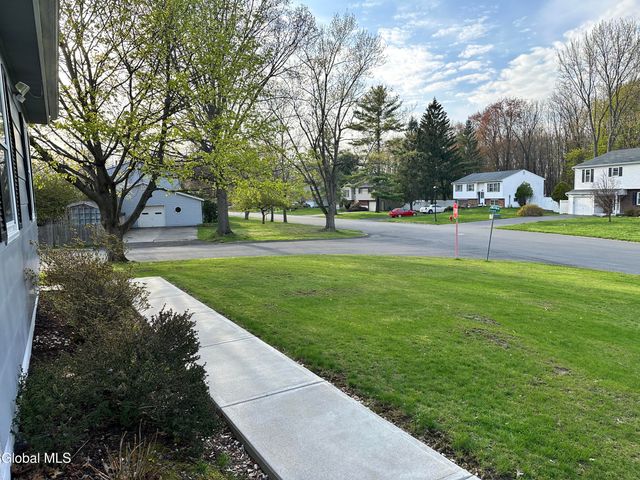 31 Point View Drive, East Greenbush, NY 12061