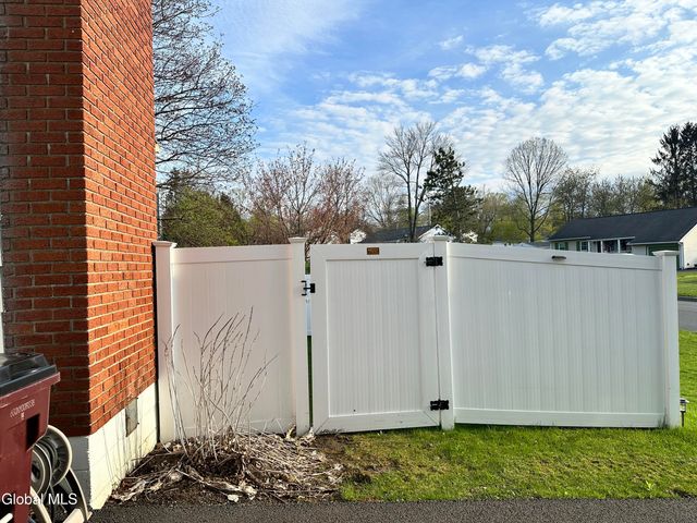 31 Point View Drive, East Greenbush, NY 12061