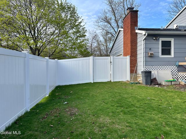 31 Point View Drive, East Greenbush, NY 12061