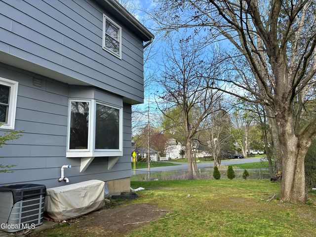 31 Point View Drive, East Greenbush, NY 12061