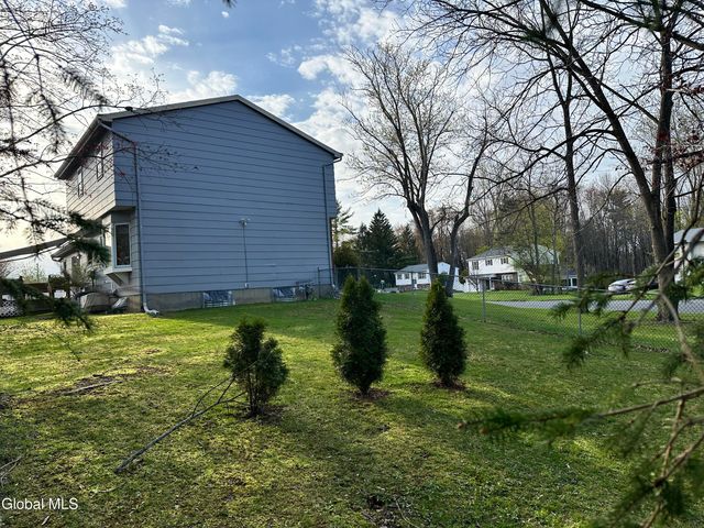 31 Point View Drive, East Greenbush, NY 12061