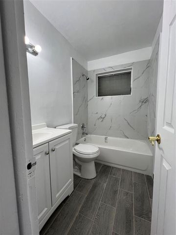 350 NE 58th St, Fort Lauderdale, FL 33334