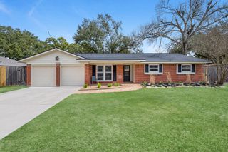 2405 Jacquelyn Drive, Pearland, TX 77581