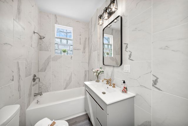 3039 S Kolin Avenue, Chicago, IL 60623