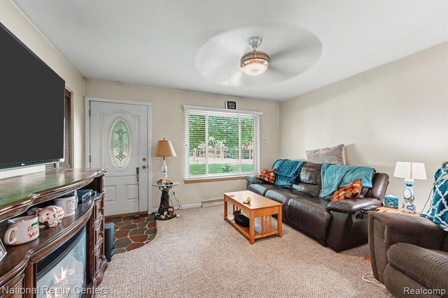 4771 Hatchery Road, Waterford, MI 48329