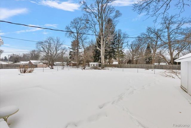 2657 Walnut Road, Auburn Hills, MI 48326