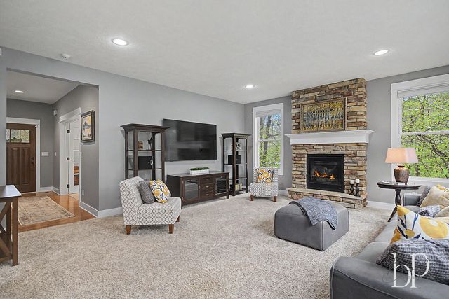 14282 Mackinaw Trail, Grand Haven, MI 49417