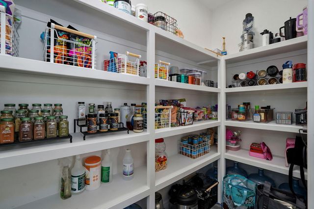 1527 N Edgemont Circle, Springfield, MO 65802