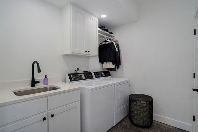 1527 N Edgemont Circle, Springfield, MO 65802