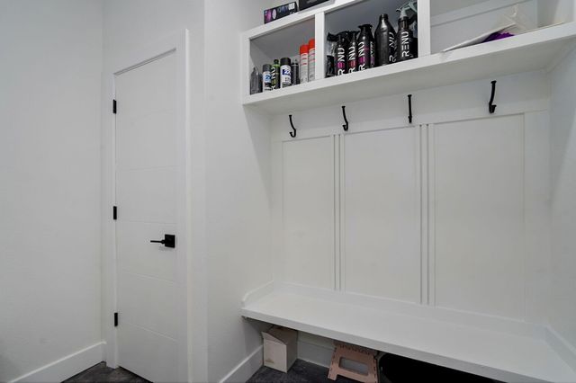 1527 N Edgemont Circle, Springfield, MO 65802