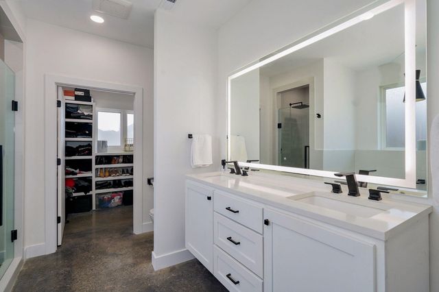 1527 N Edgemont Circle, Springfield, MO 65802