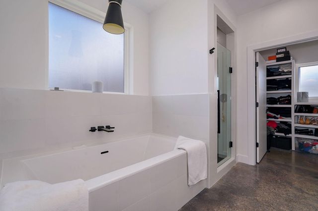 1527 N Edgemont Circle, Springfield, MO 65802