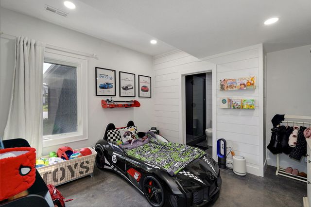 1527 N Edgemont Circle, Springfield, MO 65802