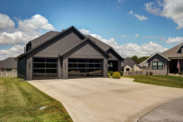 1527 N Edgemont Circle, Springfield, MO 65802