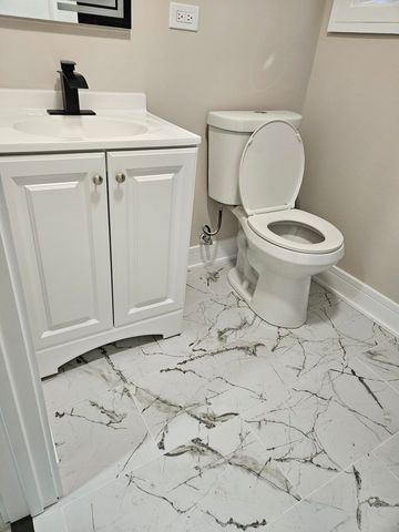 8548 S Essex Avenue, Chicago, IL 60617