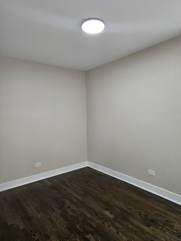 8548 S Essex Avenue, Chicago, IL 60617