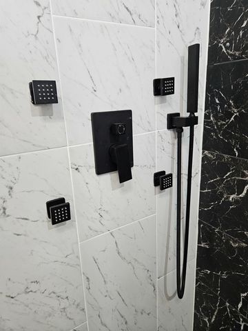 8548 S Essex Avenue, Chicago, IL 60617